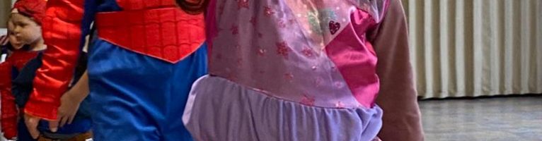 Kleuters vieren carnaval