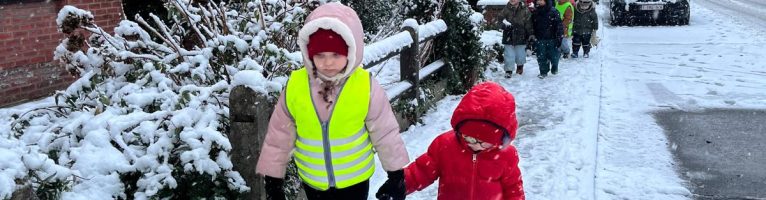 K1/2/3 gaan wandelen in de sneeuw!