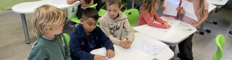 L2 toont onze klas en onze school aan L1.
